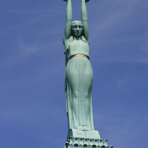 Brīvības tēls ar trim zvaigznēm (Brīvības pieminekis) Brīvības tēls ar trim zvaigznēm (Brīvības pieminekis)