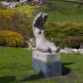 Skulptūra Pretī saulei Bastejkalnā Skulptūra Pretī saulei Bastejkalnā