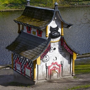 Gulbju mājiņa Bastejkalnā, Rīga Gulbju mājiņa Bastejkalnā, Rīga