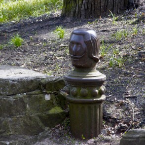 Dekoratīvs čuguna stabs Dekoratīvs čuguna stabs