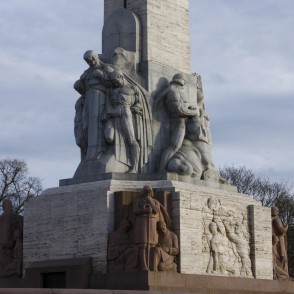 Brīvības pieminekļa fragments Brīvības pieminekļa fragments