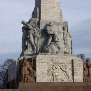 Brīvības pieminekļa fragments Brīvības pieminekļa fragments