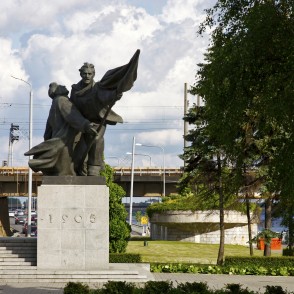 Piemineklis 1905. gada cīnītājiem Rīgā Piemineklis 1905. gada cīnītājiem Rīgā