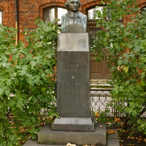 Herdera krūšutēls Rīgā Herdera krūšutēls Rīgā