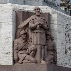 Skulptūru grupa – “Tēvijas sargi” (Brīvības piemineklis) Skulptūru grupa – “Tēvijas sargi” (Brīvības piemineklis)