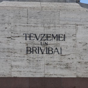 "TĒVZEMEI UN BRĪVĪBAI" (Brīvības piemineklis) "TĒVZEMEI UN BRĪVĪBAI" (Brīvības piemineklis)
