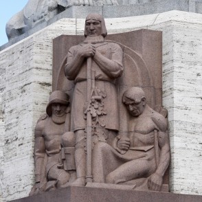 Skulptūru grupa – “Darbs” (Brīvības piemineklis) Skulptūru grupa – “Darbs” (Brīvības piemineklis)