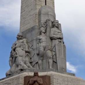 "Latvijas tēls" un “Lāčplēsis” (Brīvības piemineklis) "Latvijas tēls" un “Lāčplēsis” (Brīvības piemineklis)