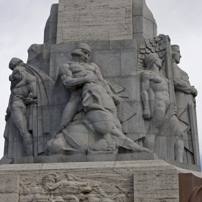 “Lāčplēsis” (Brīvības piemineklis) “Lāčplēsis” (Brīvības piemineklis)