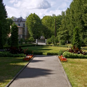 Apstādījumi Rīgas Mārtiņa baznīcas priekšā Apstādījumi Rīgas Mārtiņa baznīcas priekšā