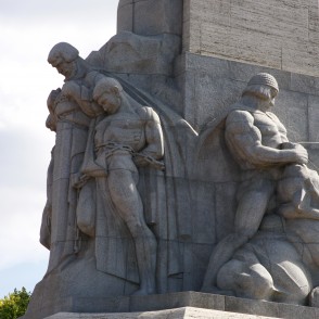 “Važu rāvējs” (Brīvības piemineklis) “Važu rāvējs” (Brīvības piemineklis)