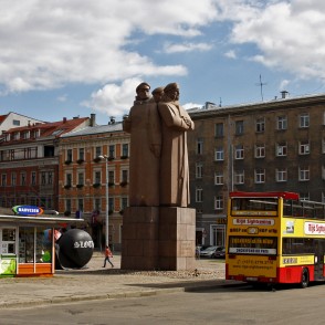 Piemineklis Latviešu strēlniekiem (Rīga) Piemineklis Latviešu strēlniekiem (Rīga)