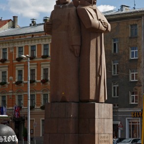 Piemineklis Latviešu strēlniekiem (Rīga) Piemineklis Latviešu strēlniekiem (Rīga)