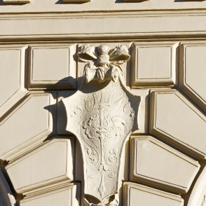 Fasādes dekors (Kr. Barona iela 12) Fasādes dekors (Kr. Barona iela 12)