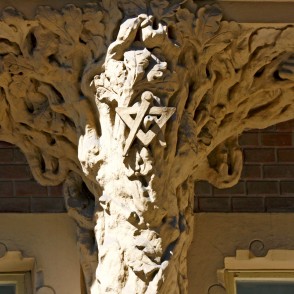 Decorative Mouldings of Art Nouveau Building Facade (Smilšu 2, Riga) Decorative Mouldings of Art Nouveau Building Facade (Smilšu 2, Riga)