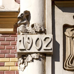 Decorative Mouldings of Art Nouveau Building Facade (Smilšu 2, Riga) Decorative Mouldings of Art Nouveau Building Facade (Smilšu 2, Riga)
