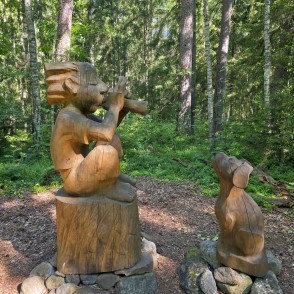 Stabulētāja skulptūra Cīravas mežaparkā Stabulētāja skulptūra Cīravas mežaparkā