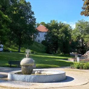 "Zīles" skulptūras strūklaka Kandavā "Zīles" skulptūras strūklaka Kandavā