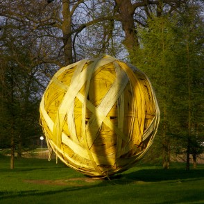 Skulptūra - Lutauša diega kamols (Inta Berga) Skulptūra - Lutauša diega kamols (Inta Berga)