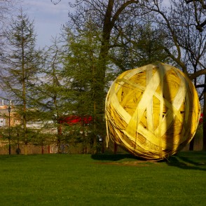 Skulptūra - Lutauša diega kamols (Inta Berga) Skulptūra - Lutauša diega kamols (Inta Berga)
