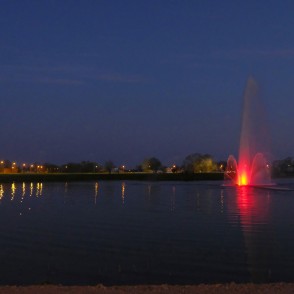 Reņķa dārza strūklaka naktī, Ventspils Reņķa dārza strūklaka naktī, Ventspils