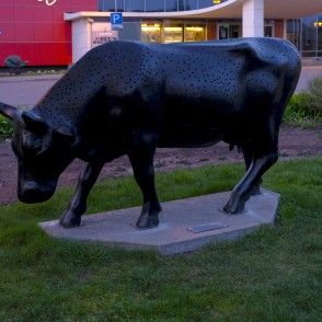 Piena ceļš skulptūra naktī Piena ceļš skulptūra naktī