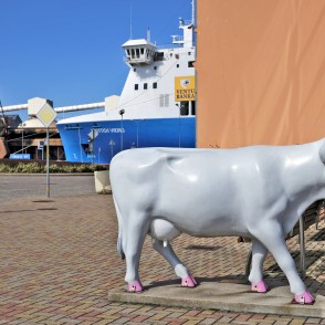 At The Mirror (sculptor - Jānis Mitrēvics) At The Mirror (sculptor - Jānis Mitrēvics)