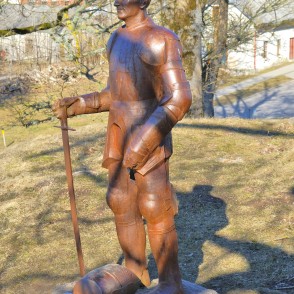 Bruņinieka skulptūra Aizputē Bruņinieka skulptūra Aizputē