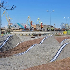 Dekoratīvie viļņi Ventspils ziemas ostā Dekoratīvie viļņi Ventspils ziemas ostā