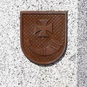 Ventspils ģerbonis uz Tirgus laukuma akas Ventspils ģerbonis uz Tirgus laukuma akas