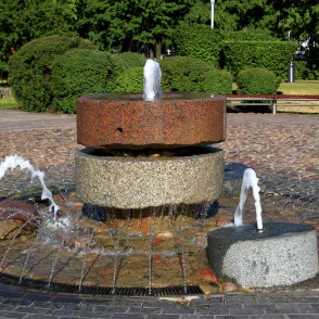 Strūklaka Dzirnavu laukumā, Ventspilī Strūklaka Dzirnavu laukumā, Ventspilī