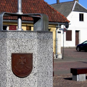 Ventspils ģerbonis uz Tirgus laukuma akas Ventspils ģerbonis uz Tirgus laukuma akas