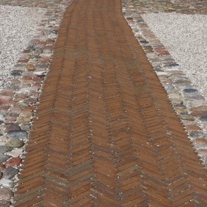 Bruģis Ventspils viduslaiku pils pagalmā Bruģis Ventspils viduslaiku pils pagalmā