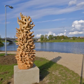 Šamota skulptūru dārza skulptūra Šamota skulptūru dārza skulptūra