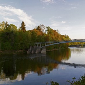 Arkveida gājēju tilts pār Ogres upi Arkveida gājēju tilts pār Ogres upi