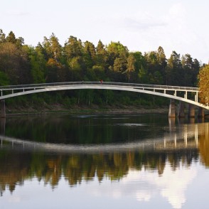 Gājēju tilts pār Ogres upi (Līkais tilts) Gājēju tilts pār Ogres upi (Līkais tilts)