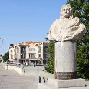 Driksas tilta skulptūra „Hercogs Bīrons” Driksas tilta skulptūra „Hercogs Bīrons”