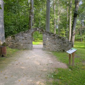 Jāņa vārti Kokneses parkā Jāņa vārti Kokneses parkā