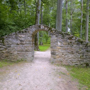 Jāņa vārti Kokneses parkā Jāņa vārti Kokneses parkā