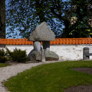 Skulptūra Ventspils viduslaiku pils pagalmā Skulptūra Ventspils viduslaiku pils pagalmā