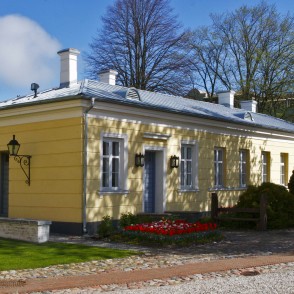 Ēka Ventspils viduslaiku pils pagalmā Ēka Ventspils viduslaiku pils pagalmā