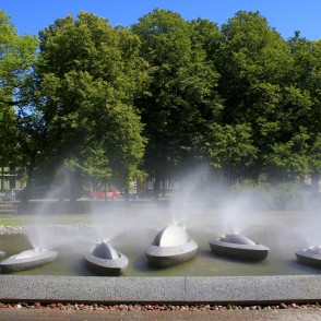 Strūklaka - Saules laiviņas, Ventspils Strūklaka - Saules laiviņas, Ventspils