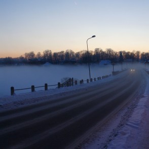 Kuldīgas panorāma miglainā ziemas vakarā Kuldīgas panorāma miglainā ziemas vakarā