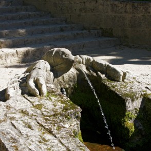 Vēža strūklaka Cēsu pils parkā Vēža strūklaka Cēsu pils parkā