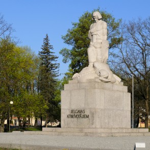 Piemineklis Jelgavas atbrīvotājiem „Lāčplēsis” Piemineklis Jelgavas atbrīvotājiem „Lāčplēsis”