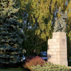 Piemineklis Liepājas aizstāvjiem Piemineklis Liepājas aizstāvjiem