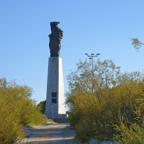 Piemineklis bojā gājušajiem jūrniekiem un zvejniekiem Liepājā Piemineklis bojā gājušajiem jūrniekiem un zvejniekiem Liepājā