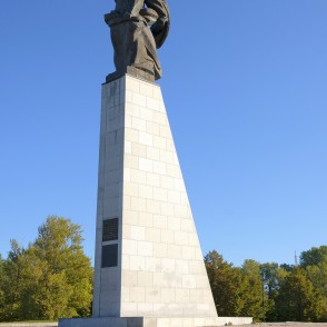 Piemineklis bojā gājušajiem jūrniekiem un zvejniekiem Liepājā Piemineklis bojā gājušajiem jūrniekiem un zvejniekiem Liepājā