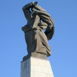 Piemineklis bojā gājušajiem jūrniekiem un zvejniekiem Liepājā Piemineklis bojā gājušajiem jūrniekiem un zvejniekiem Liepājā