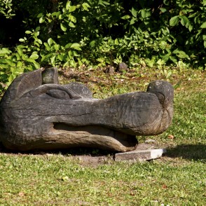 Koka skulptūras Jaunmoku pils parkā Koka skulptūras Jaunmoku pils parkā